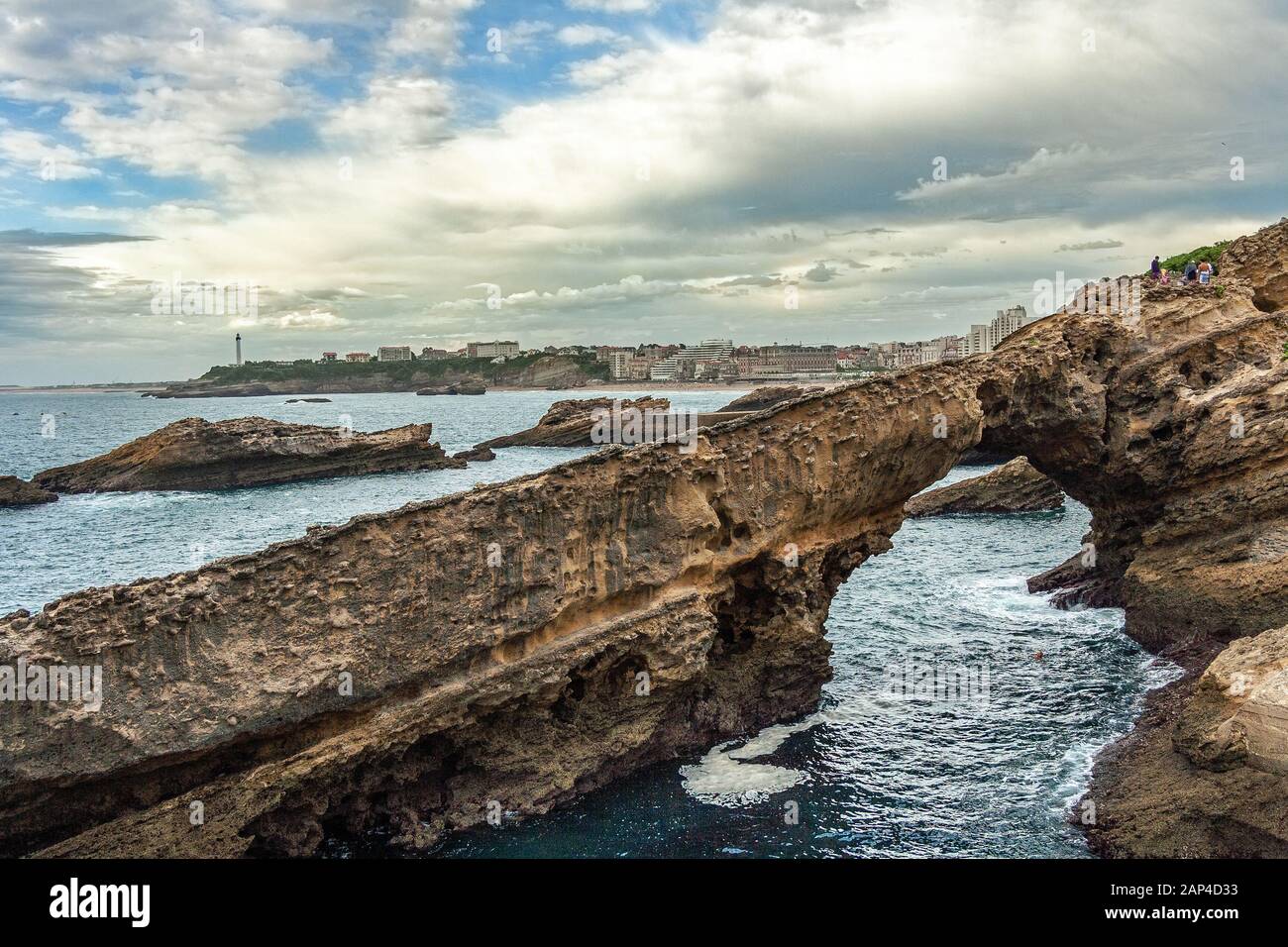 Felsbogen an der Klippe von Biarritz Stockfoto