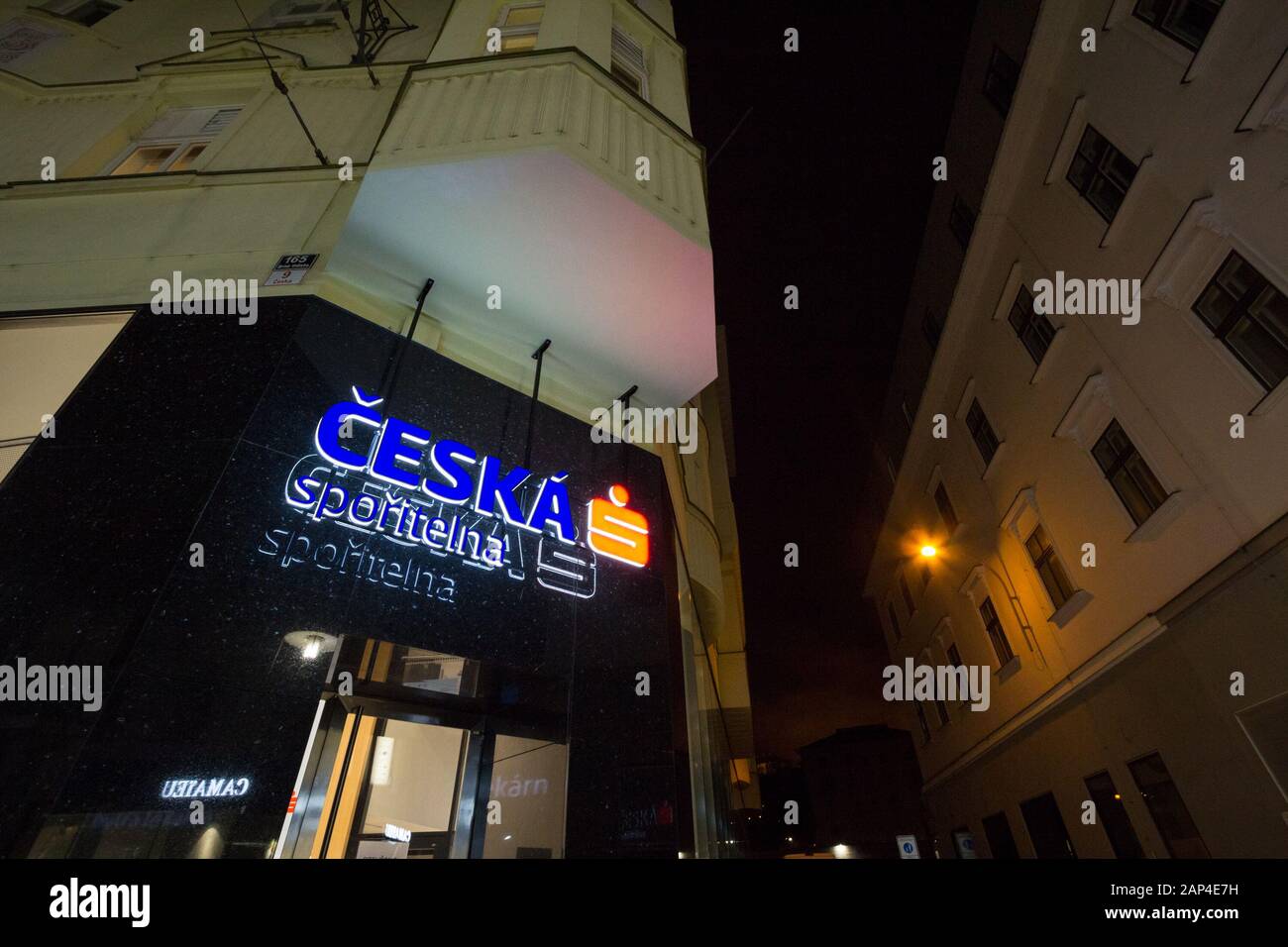 Brno, TSCHECHIEN - 5. NOVEMBER 2019: Logo der Ceska Sporitelna Bank vor ihrer Filiale für Brünn. Teil der erste Sparkassen-Gruppe, Ceska Sporitel Stockfoto