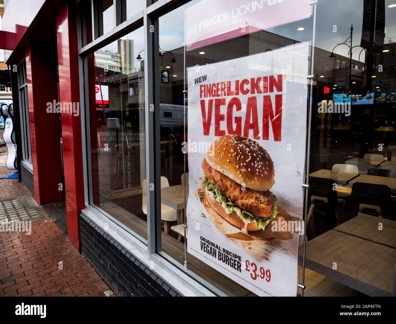 KFC Vegan Burger, KFC fast Food Store, Reading, Berkshire, England, Großbritannien, GB. Stockfoto