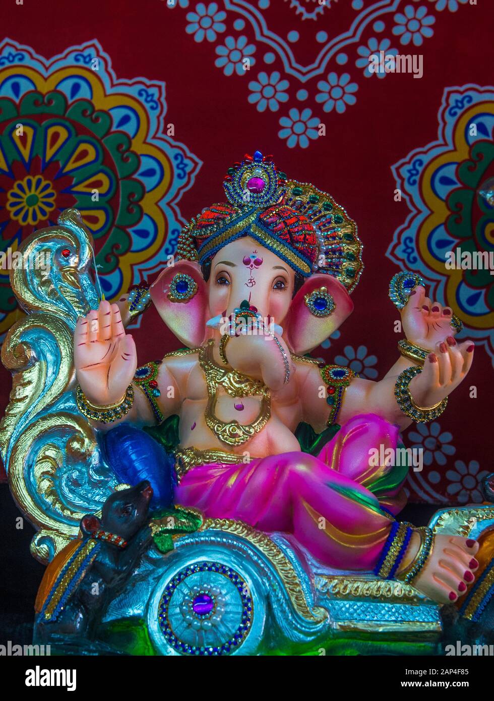 Dekoriert Ganesh Idol während Ganesh Chaturthi Festival in Mumbai Indien Stockfoto