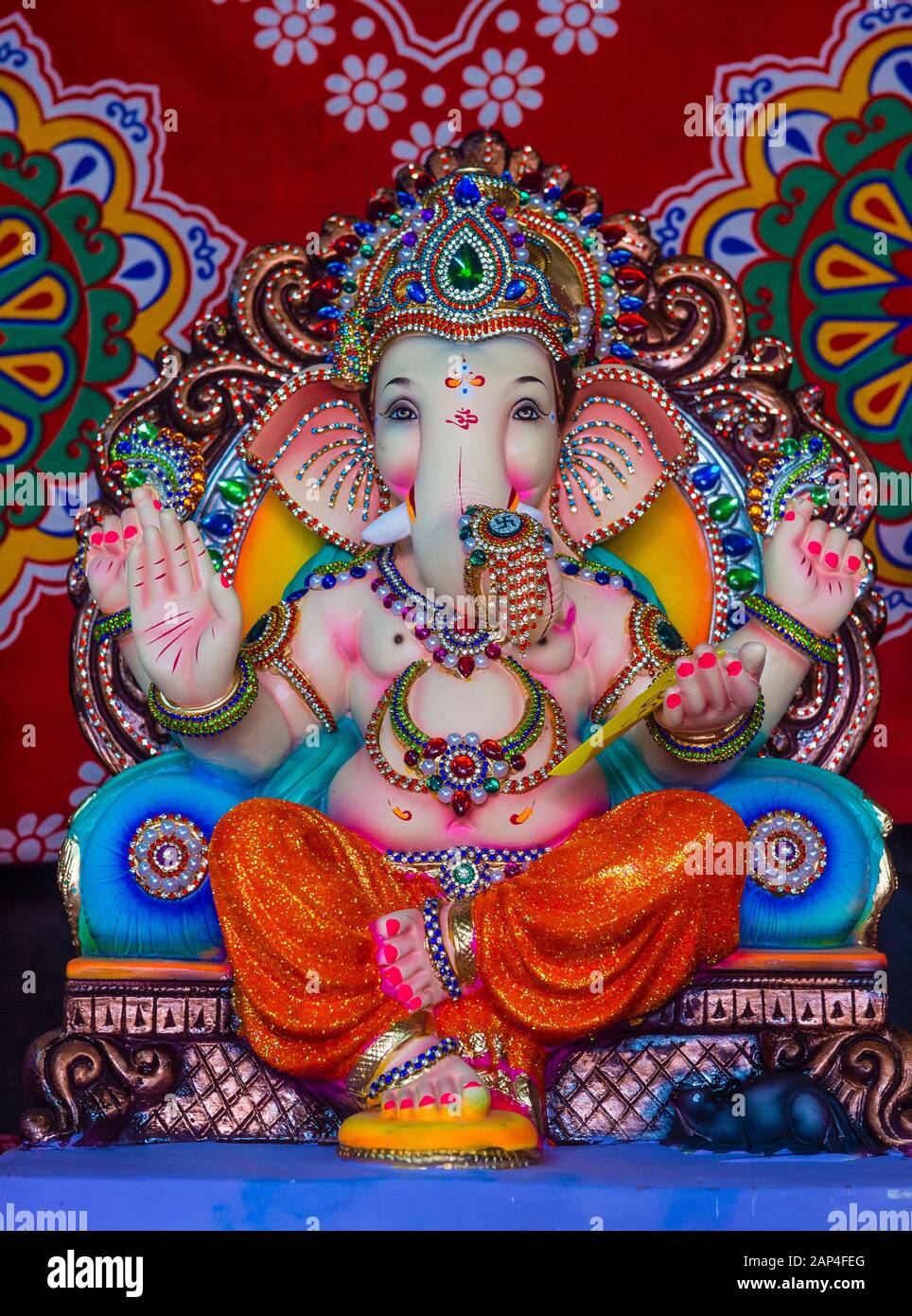 Dekoriert Ganesh Idol während Ganesh Chaturthi Festival in Mumbai Indien Stockfoto