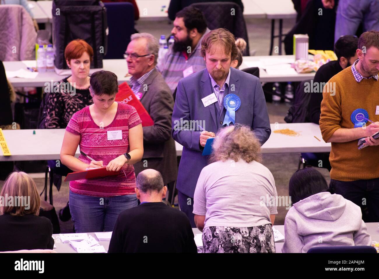 Die allgemeinen Wahlergebnisse werden im ICC, Birmingham, England, Großbritannien, durchgeführt. Stockfoto