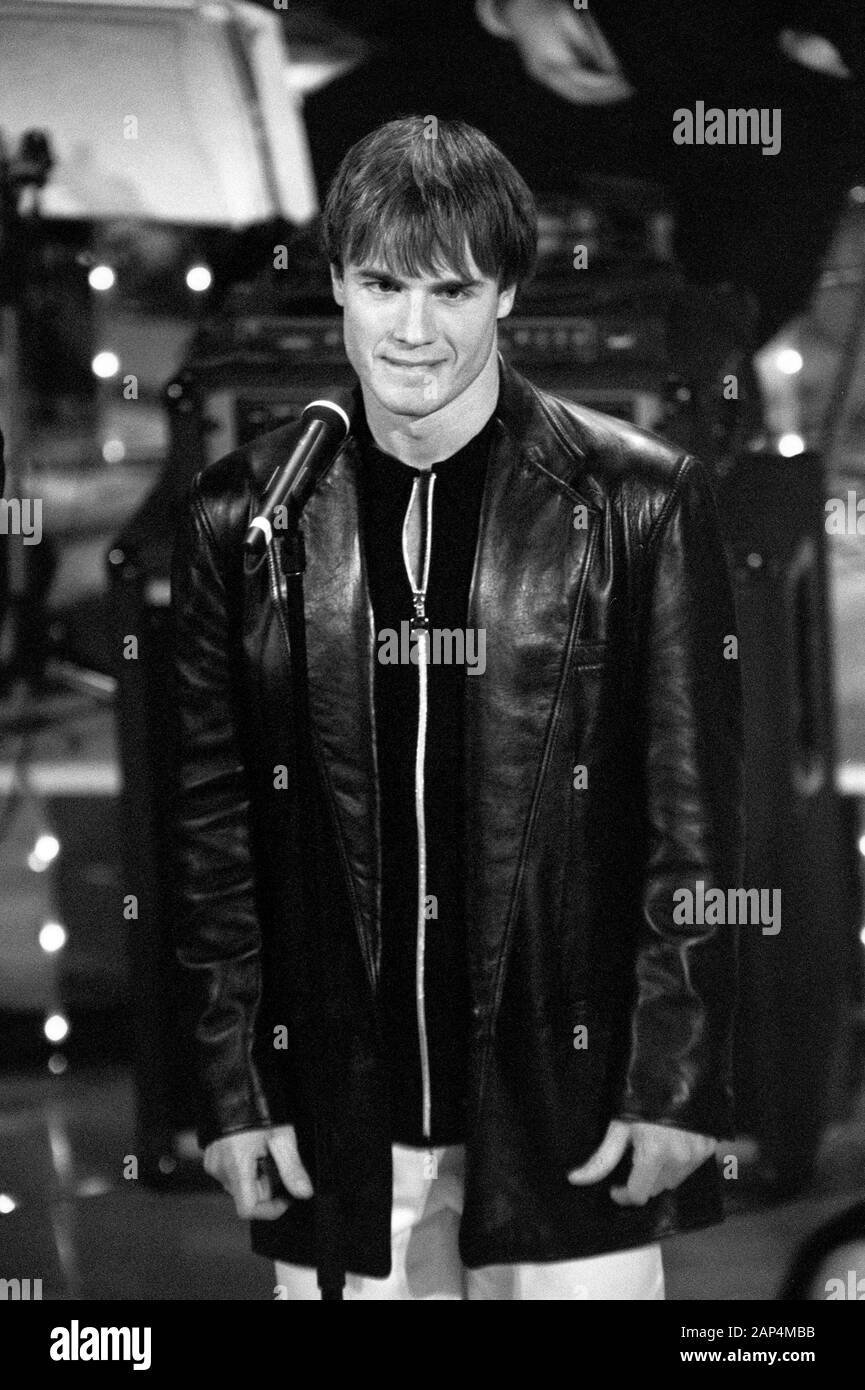 Sanremo Italien 22.02.1996, Take That, Gäste des Festival von Sanremo 1996: Gary Barlow während der Performance Stockfoto