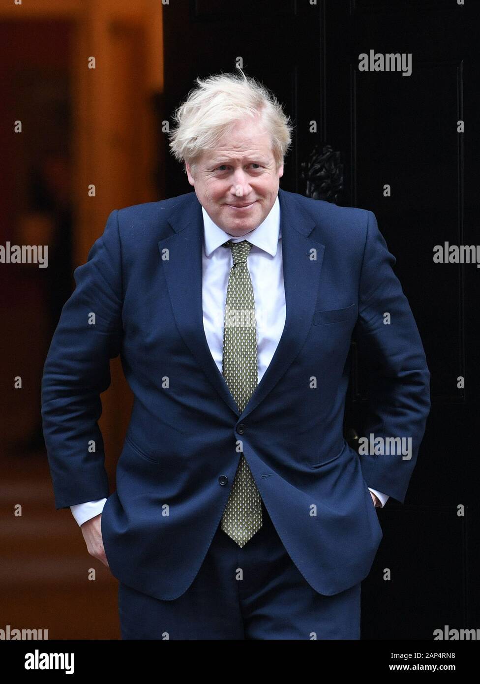 Premierminister Boris Johnson wartet auf die Ankunft des ägyptischen Präsidenten Abdel Fattah el-Sisi zu 10 Downing Street, London, für die bilaterale Treffen. Stockfoto