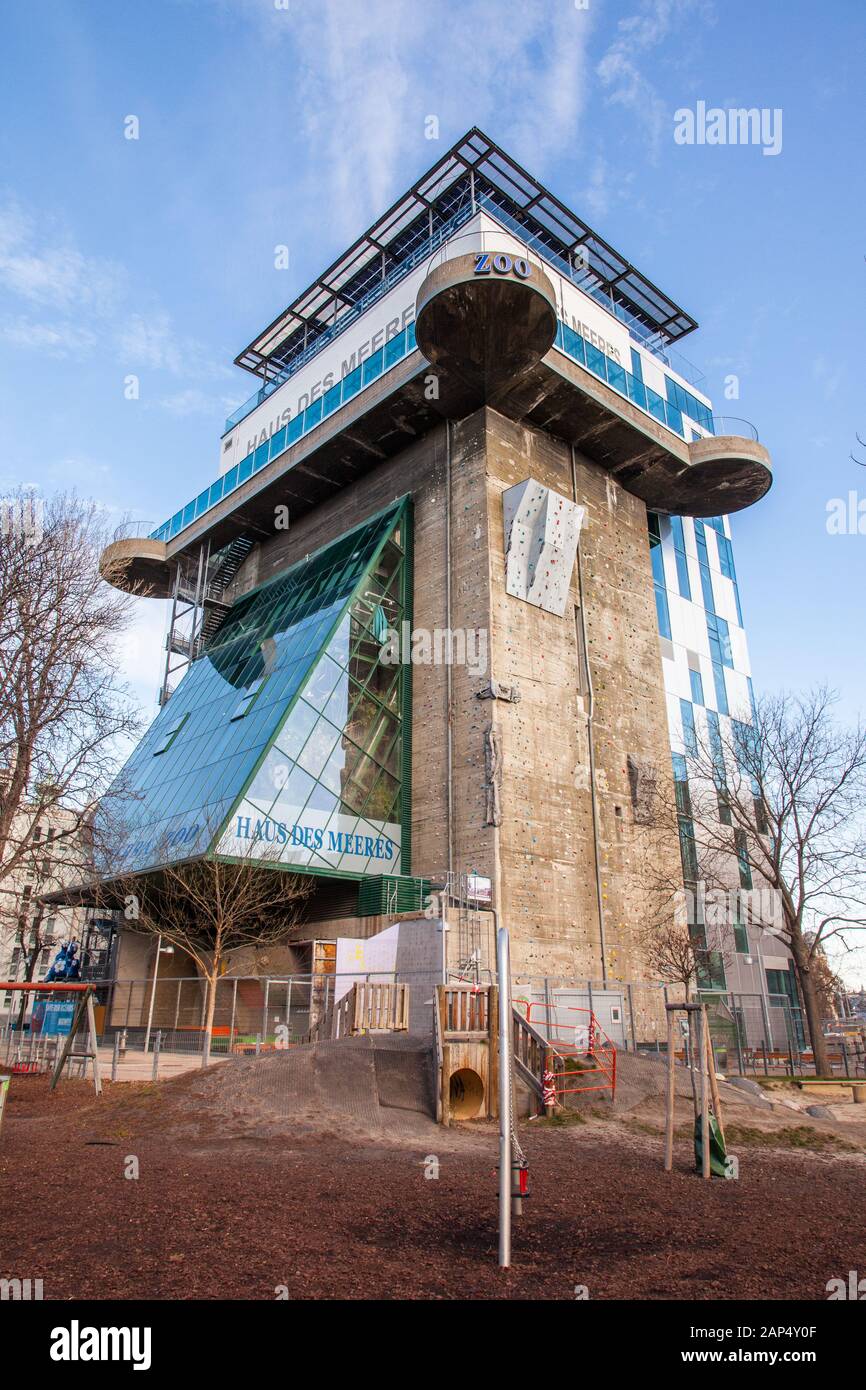 Haus des Meeres Aquarium, ein ehemaliger deutscher Weltkrieg zwei anti-aircraft Flakturm im Esterhazypark, Wien, Österreich Stockfoto