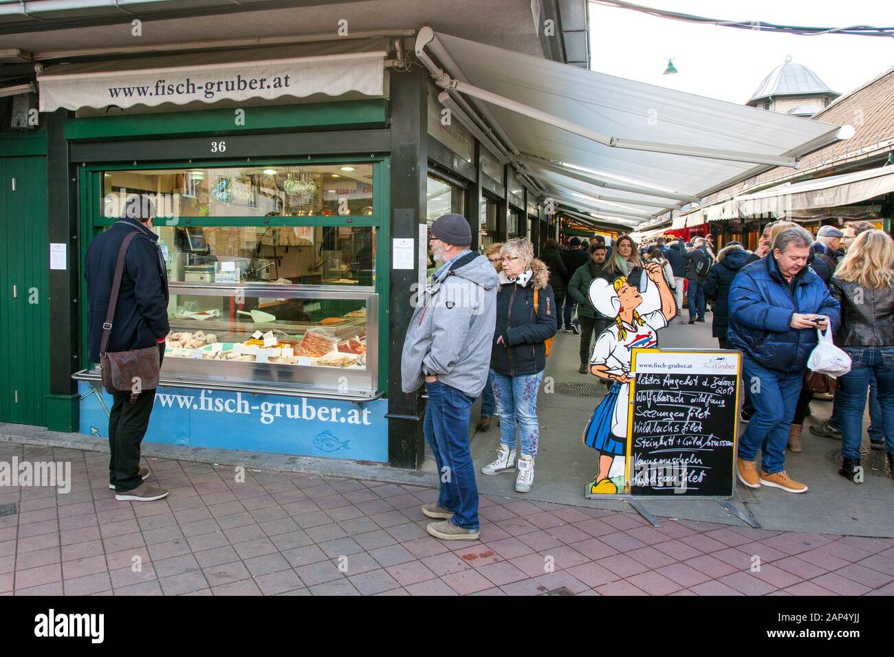 Fish-Gruber Fischhändler, Naschmarkt, Wien, Österreich. Stockfoto
