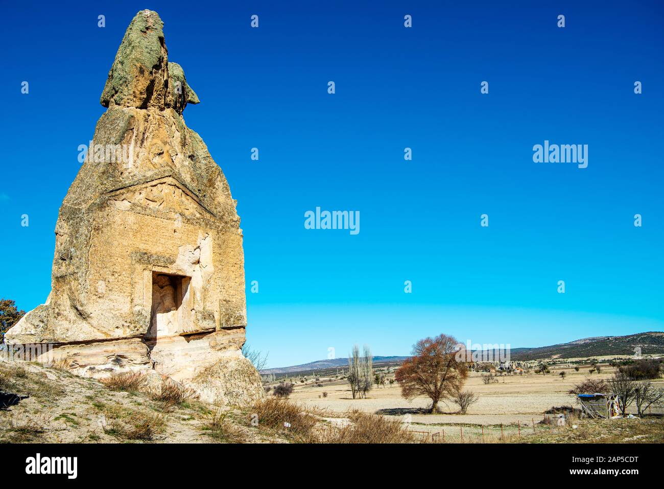 Türkei,_Afyonkarahisar, Phrygien, bei Döger, Arslankaya ein Tuffstein Monolith mit Kultfassade Stockfoto