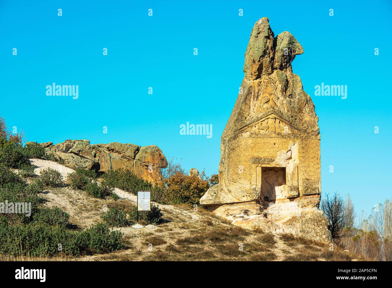 Türkei, Afyonkarahisar, Phrygien, bei Döger, Arslankaya ein Tuffstein Monolith mit Kultfassade Stockfoto