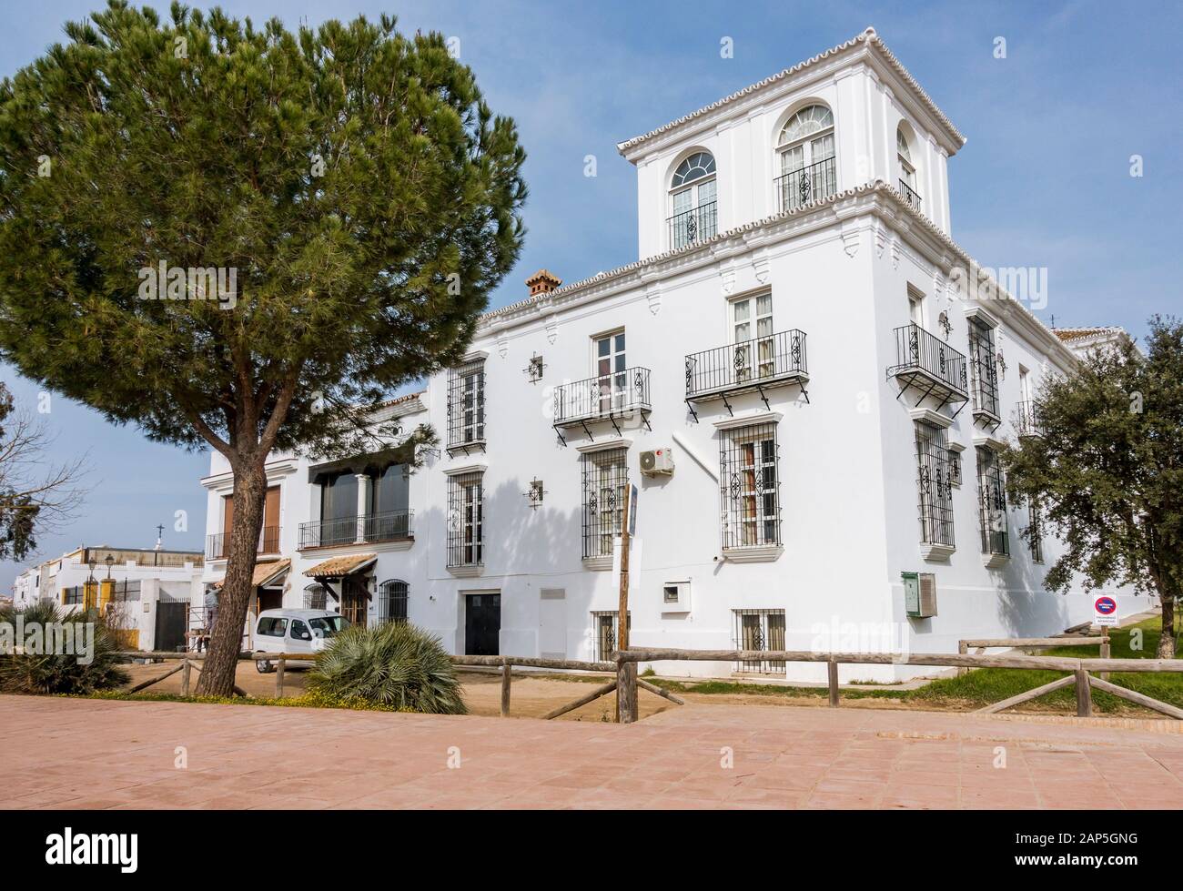Hotel Toruño im weißen Dorf El Rocio, Nationalpark Doñana, Huelva, Südspanien. Stockfoto
