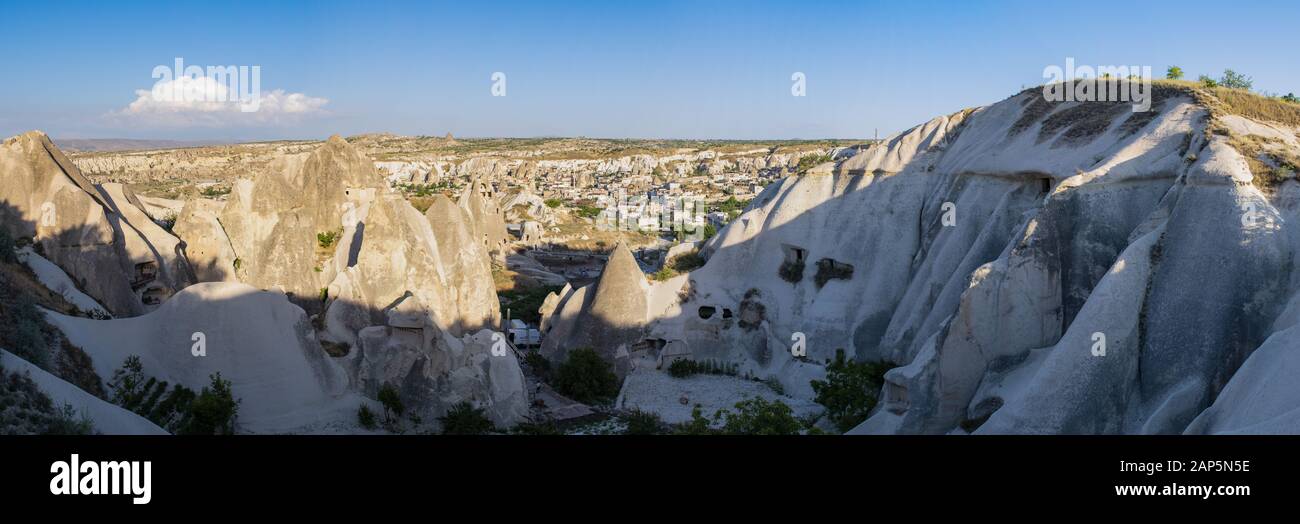 Kappadokien, Türkei: Die Landschaft der berühmten Region entstand aus Tausenden von Jahren vulkanischer Aktivität und Erosion und formte Tuff in viele Formen Stockfoto