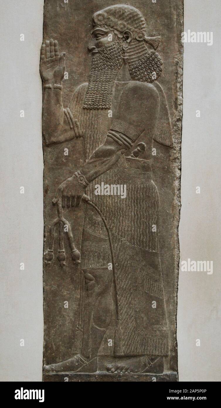 Neo-Assyrians. Noble oder Mitglied der Königlichen Garde. Befreiung von den Palast von Sargon II., in Dur Sharrukin, aus dem 8. Jahrhundert v. Chr.. Irak. Louvre Museum. Paris, Frankreich. Stockfoto