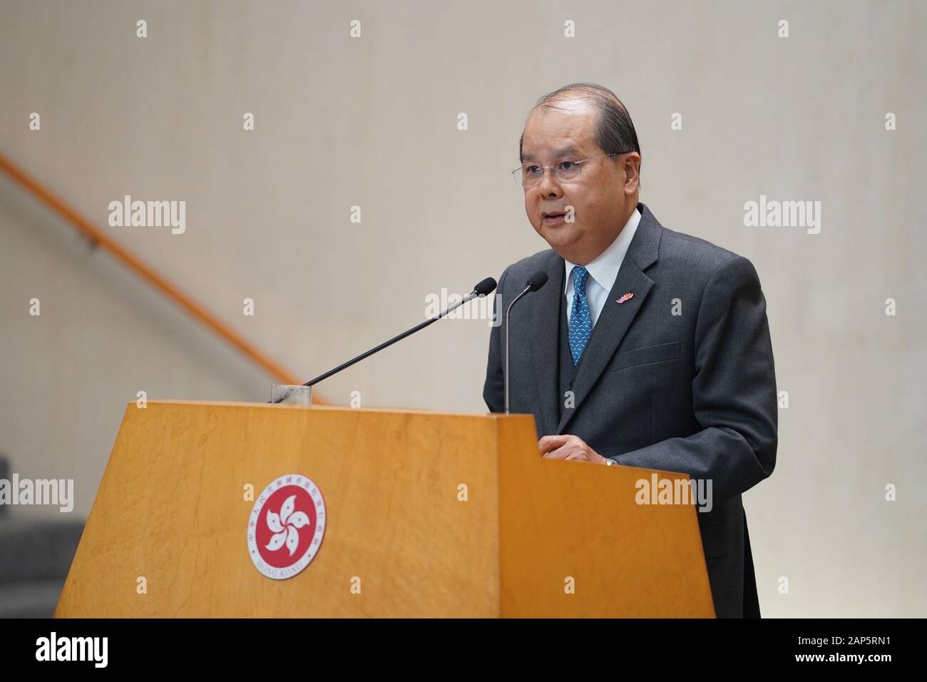 Hongkong, China. 21 Jan, 2020. Handeln, Chief Executive von China's Hong Kong Special Administrative Region (SAR) Matthew Cheung spricht auf einer Pressekonferenz in Hong Kong, South China, Jan. 21, 2020. Matthew Cheung sagte am Dienstag, die Regierung der SAR ist in Alarmbereitschaft für einen Ausbruch der Lungenentzündung durch das neue Coronavirus verursacht. Credit: Lui Siu Wai/Xinhua/Alamy leben Nachrichten Stockfoto