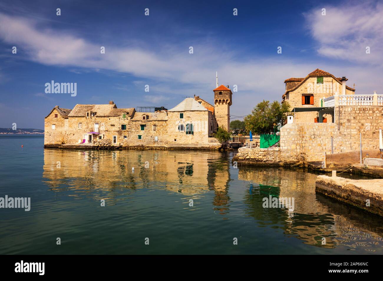 Kastel Gomilica einer von sieben Siedlung der Stadt Kastela in Kroatien war einer der Standorte in Reihe Spiel der Throne. Historische Kastel Gomilica archit Stockfoto