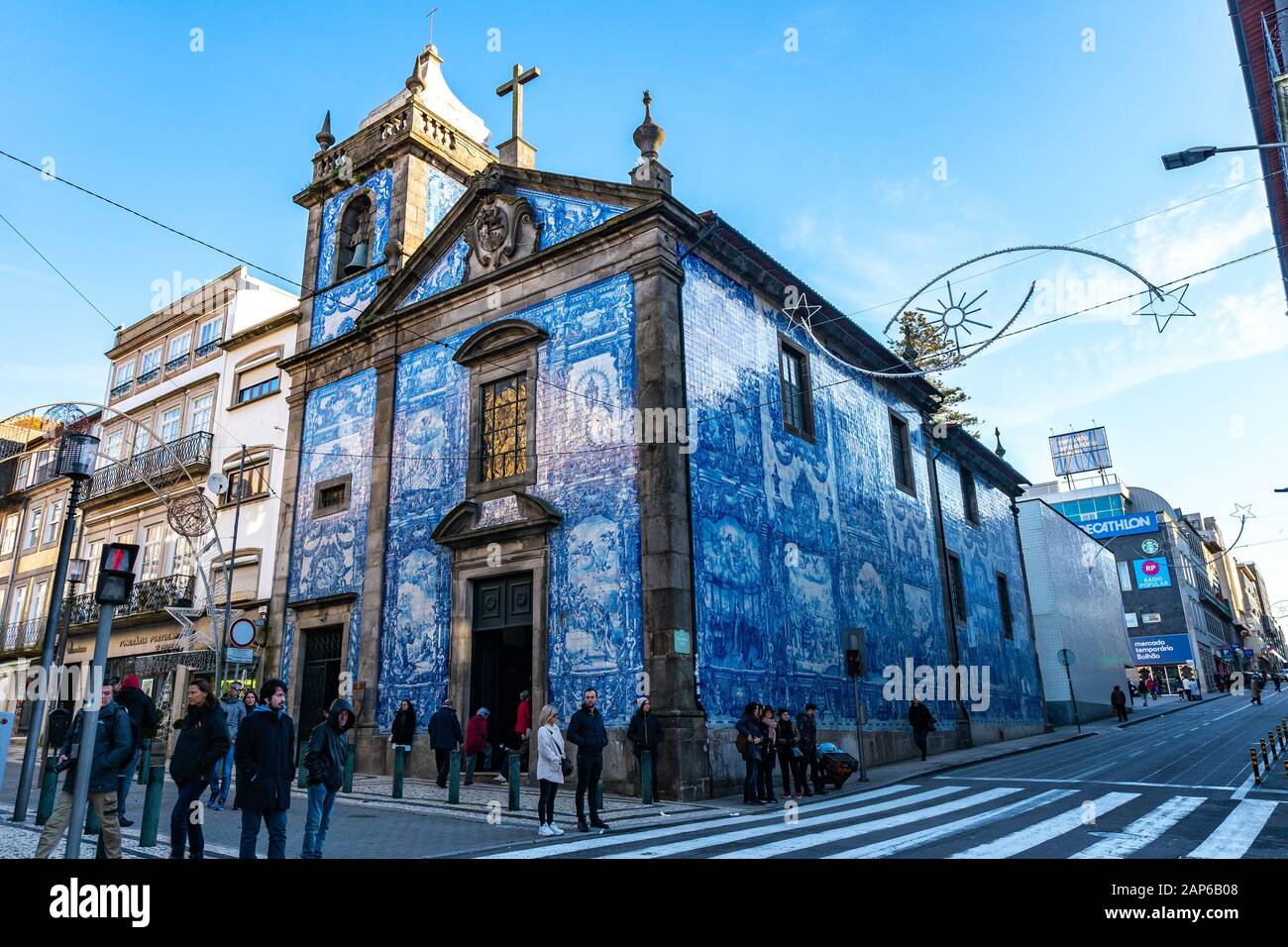Porto Capela das Almas de Santa Catarina Chapel Atemberaubender Malerischer Blick auf einen Blue Sky Day im Winter Stockfoto