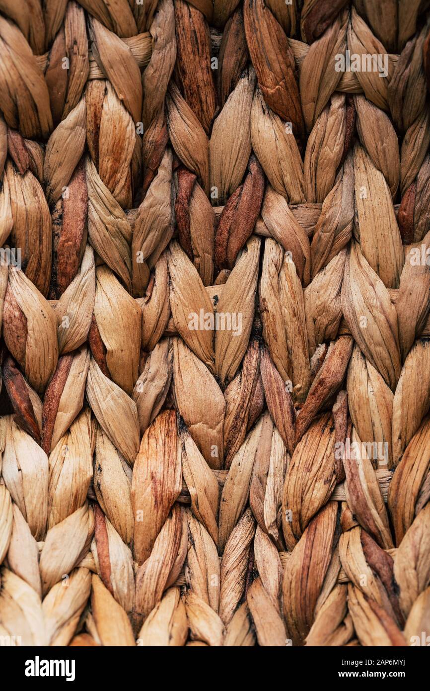 Textur eines Korbes aus Palmblättern, Hintergrund Stockfoto