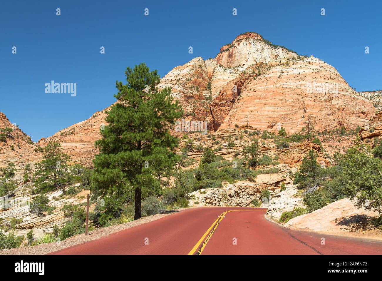 Blick auf den Bryce Canyon mit farbenfrohen Felsen, Himmel und Blick Stockfoto