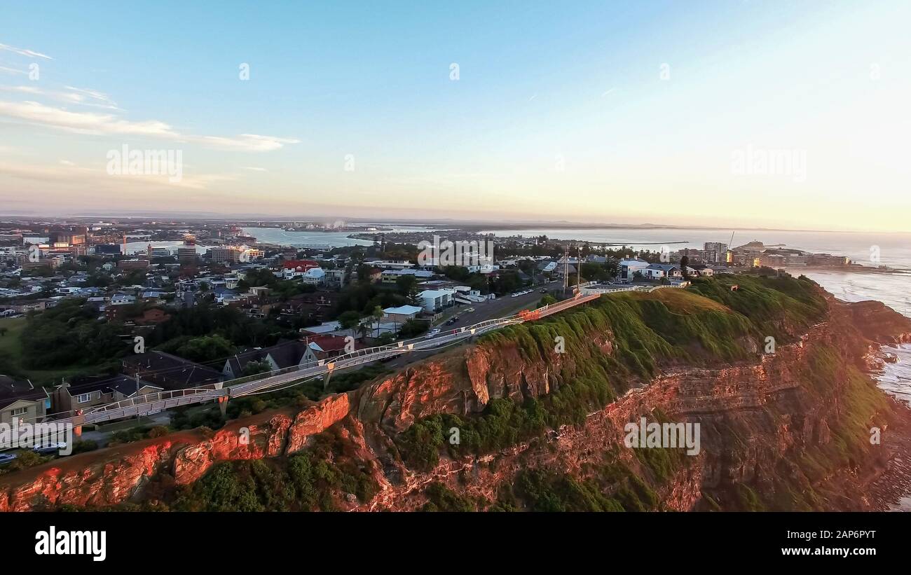 Luftaufnahme des anzac Walk in newcastle bei Sonnenaufgang Stockfoto