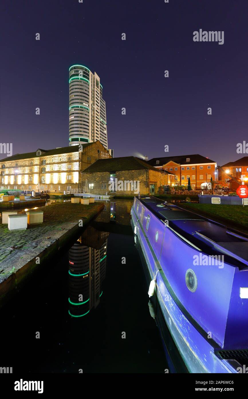 Bridgewater Place vom Canal am Granary Wharf in Leeds aus Stockfoto