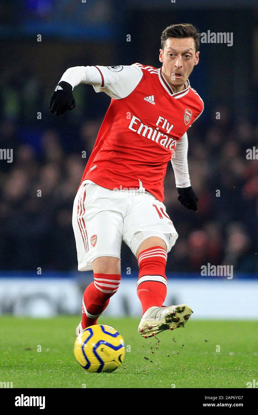 London, Großbritannien. 21 Jan, 2020. Mesut Ozil von Arsenal in Aktion. Premier League match, Chelsea v Arsenal an der Stamford Bridge in London am Dienstag, den 21. Januar 2020. Dieses Bild dürfen nur für redaktionelle Zwecke verwendet werden. Nur die redaktionelle Nutzung, eine Lizenz für die gewerbliche Nutzung erforderlich. Keine Verwendung in Wetten, Spiele oder einer einzelnen Verein/Liga/player Publikationen. pic von Steffan Bowen/Credit: Andrew Orchard sport Fotografie/Alamy leben Nachrichten Stockfoto