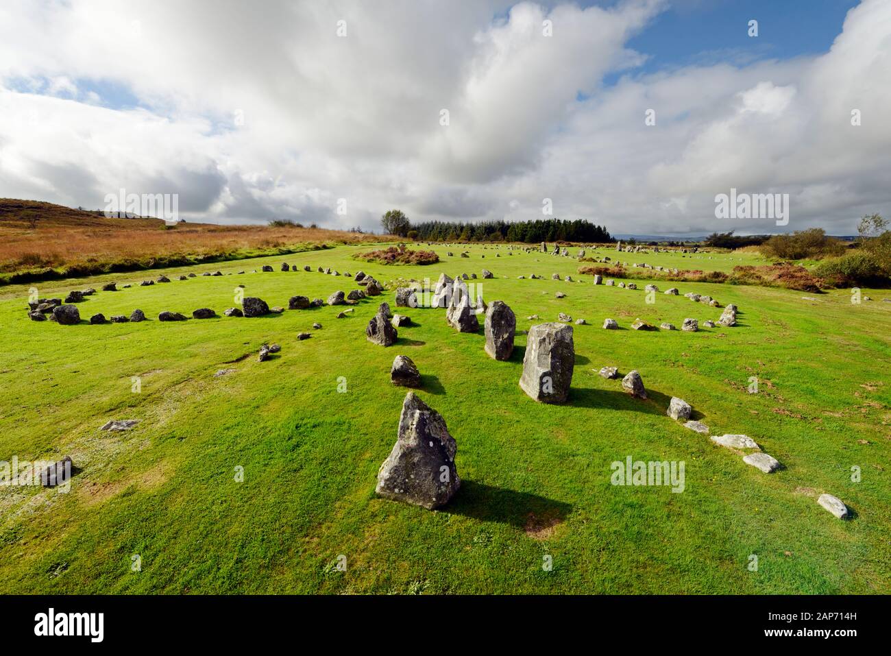 Beaghmore Stone Umkreist jungsteinzeitliche und Bronzezeitliche Ritualstätte. Tyrone, Irland. S.W. entlang von Steinausrichtungen zum Kreis A (links) und Kreis B (rechts) Stockfoto
