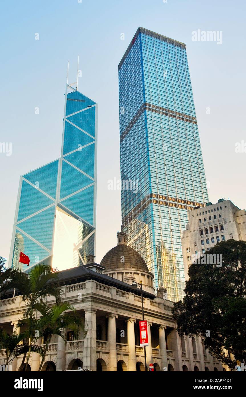 Hong Kong Island, China. Kontrastreiche Architektur-Stile. Bank of China. Gericht, Cheung Kong Center, alte Hausbank von China Stockfoto