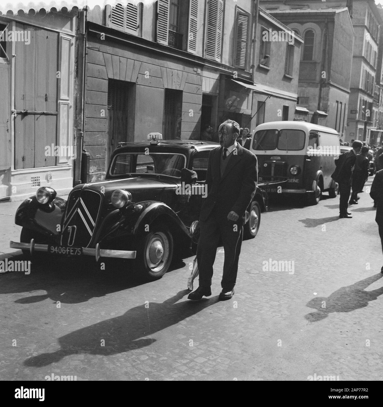 Demonstrationen in Paris De Gaulle Datum: Juni 1, 1958 Standort: Frankreich, Paris Schlüsselwörter: Demonstrationen Persönlicher Name: Charles de Gaulle Stockfoto