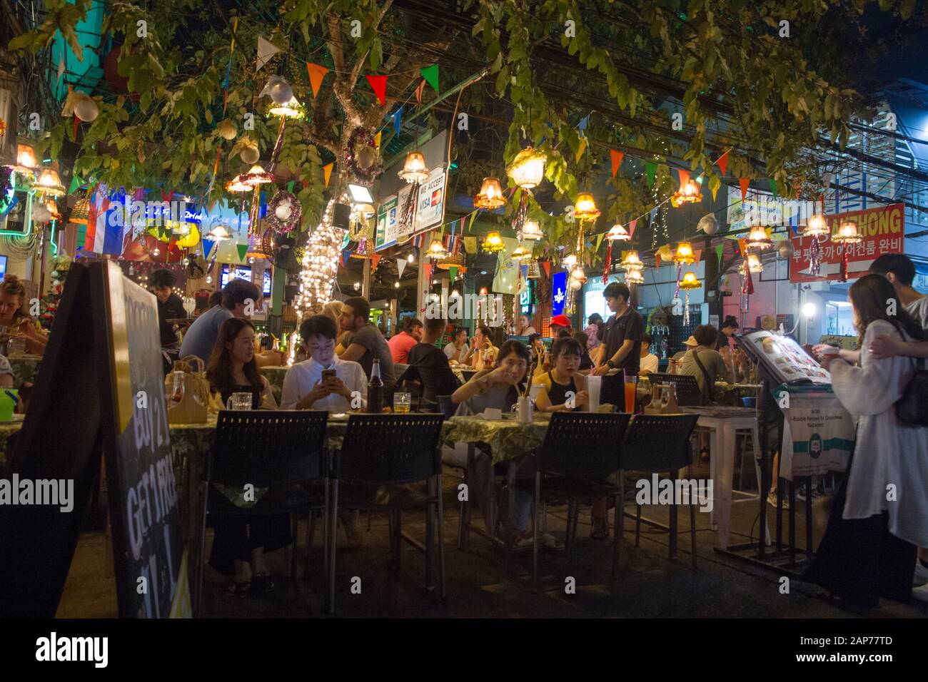 Kao san Road, Bangkok Thailand Leute Nacht Nachtleben Stockfoto