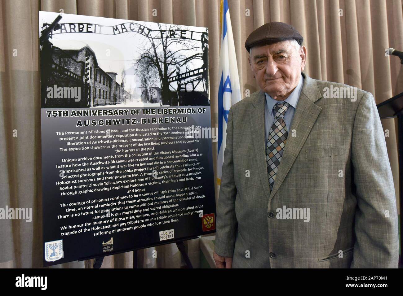 Auschwitz survivor Zoltan Matyash nimmt an der Rezeption für die Eröffnung der Ausstellung zum Gedenken an den 75. Jahrestag der Befreiung von Auschwitz-Birkenau, am Hauptsitz der Vereinten Nationen, 21. Januar 2020 statt. Am 27. Januar 1945 befreit, Auschwitz-Birkenau sah den Massenmord von 1,1 Millionen Menschen. (Anthony Behar/Sipa USA) Stockfoto