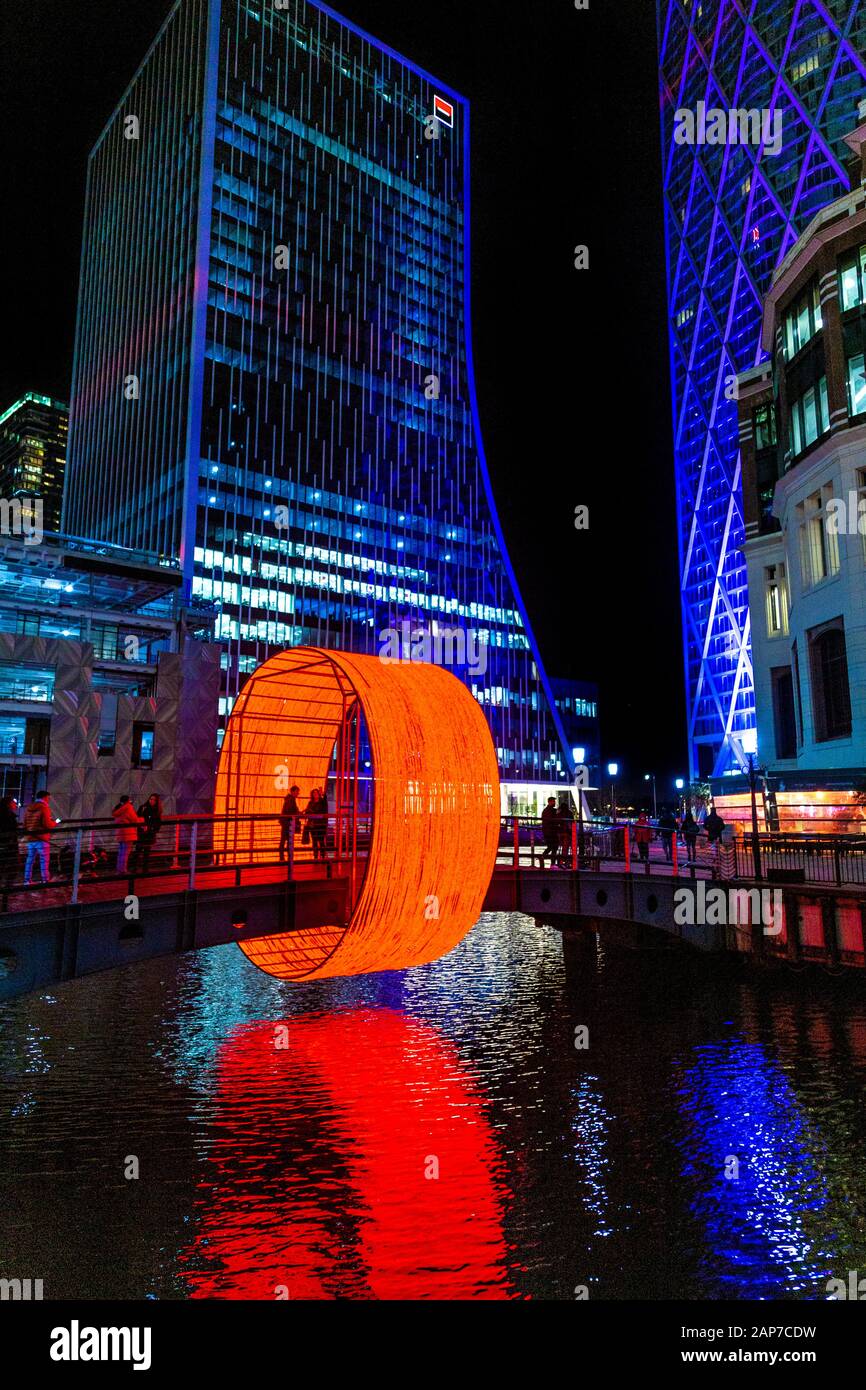 "The Clew" von Ottotto auf dem Canary Wharf Winter Lights Festival 2020, London, Großbritannien Stockfoto
