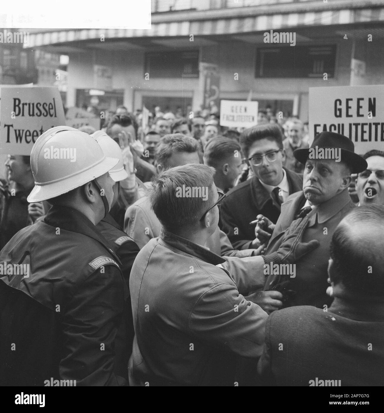 Demonstration in Brüssel. Kampf gegen Demonstranten Datum: Oktober 22, 1961 Ort: Brüssel Schlüsselwörter: Demonstranten, Demonstrationen Stockfoto
