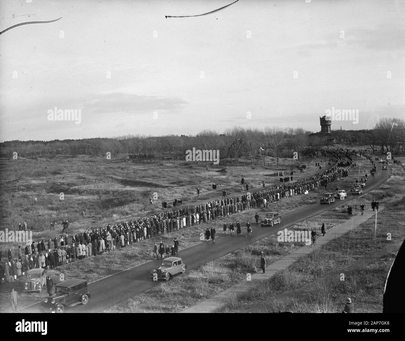 Beerdigung illegalen Kämpfer in Overveen Datum: November 27, 1945 Location: overveen Keywords: Beerdigung, Weltkrieg II. Stockfoto