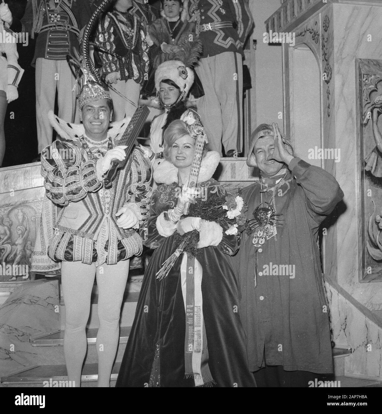 Karneval in Bergen op Zoom, Prinz Hubert und Prinzessin Marina Datum: 27 Februar 1962 Ort: Bergen op Zoom Schlüsselwörter: Karneval, Prinzessinnen Stockfoto