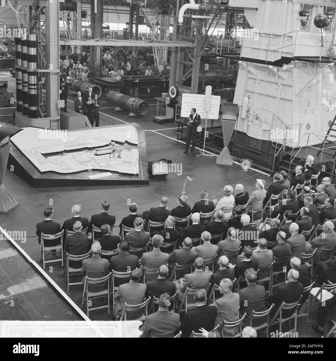 Besuch von Königin Juliana in Schiedam Beschreibung: Besuchen Sie die Königin Juliana in Schiedam Datum: September 13, 1962 Ort: Baltimore, South-Holland Keywords: Visits, Bürgermeister, queens Persönlicher Name: Königin Juliana (Niederlande), Peek, J.W. Stockfoto