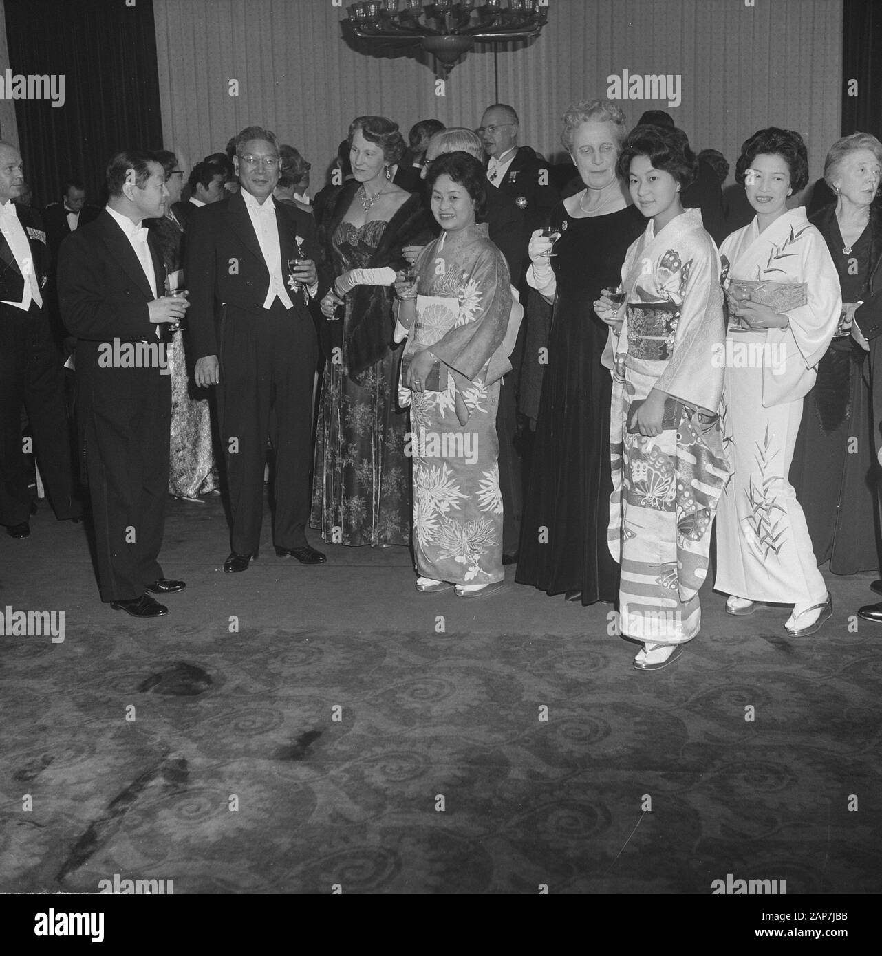 Besuchen Sie Japsense Minister zu unserem Land, der japanische Premierminister, Frau De Quay, die Tochter des Präsidenten, Frau Miayzawa, Ehefrau des Botschafters Datum: November 21, 1962 Keywords: Präsident, Frauen, Besuche, Töchter, Minister, Premierminister Stockfoto