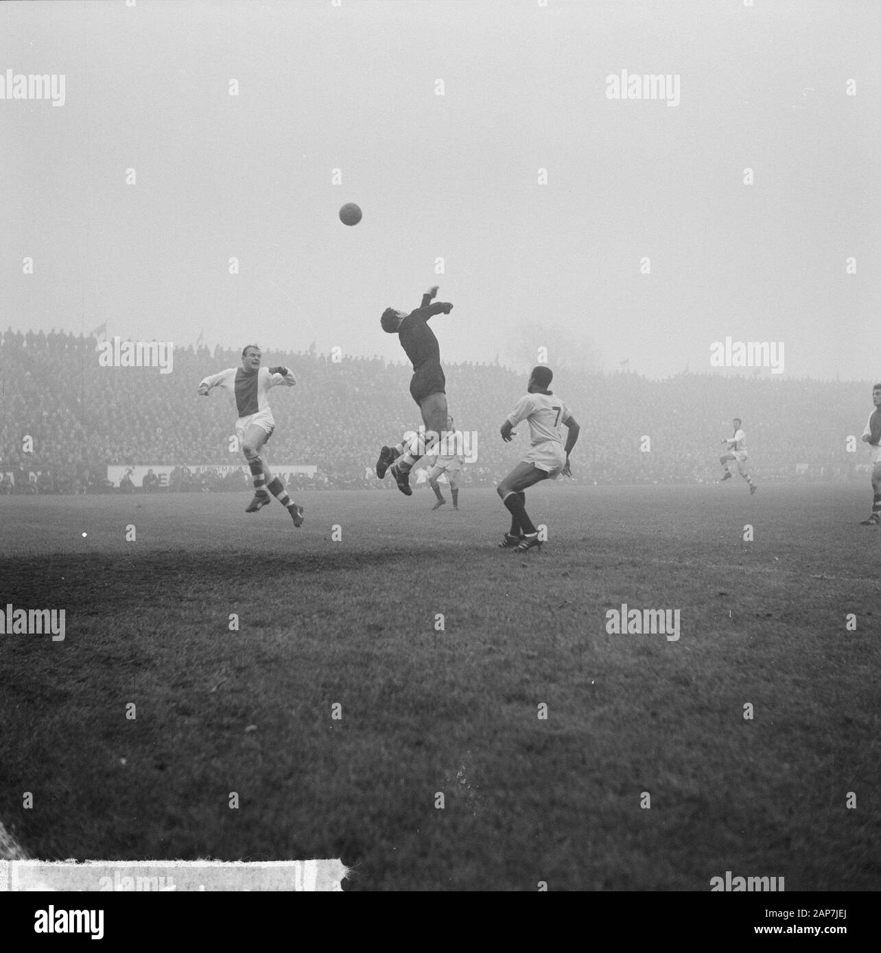 Ajax gegen DOS 2-1, spielen moment Datum: November 25, 1962 Keywords: Spielen Momente, Sport, Fußball Institution Name: AJAX Stockfoto