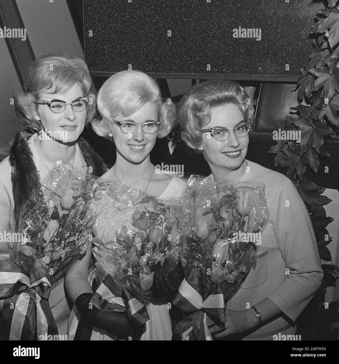 Miss Bril 1962 Beschreibung: Demi finale Miss Bril Wahl; L. Klekamp, E., L. Wijgand Spiegberg Datum: April 16, 1962 Keywords: Gläser, Pageant Frau Name: Klekamp, L., Rugenberg, L., Wijgand, E. Stockfoto