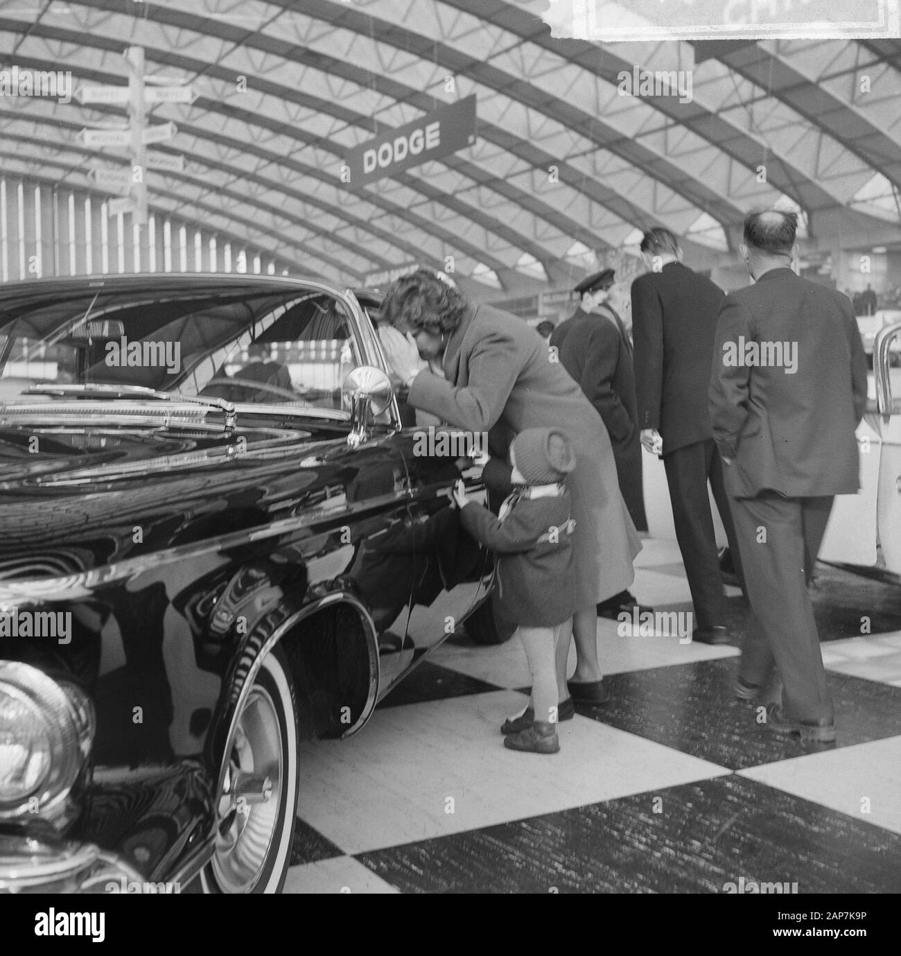 Eine Ausstellung in der RAI in Amsterdam Datum: 16 Februar 1963 Ort: Amsterdam, Noord-Holland Keywords: Autos, Ausstellungen Name der Einrichtung: RAI Stockfoto