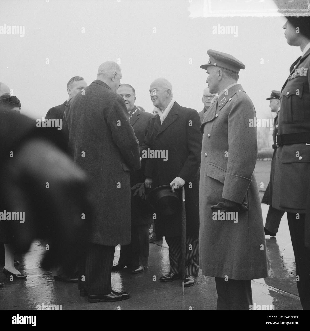 Besuch Präsident De Gaulle in die Niederlande. De Gaulle, Baron Lynden, Luns und Frau De Gaulle Datum: 16 März 1963 Ort: Niederlande Schlüsselwörter: visits Persönlicher Name: Baron Lynden, Gaulle, Charles de, Luns, J. UHR H., Luns, Joseph Stockfoto