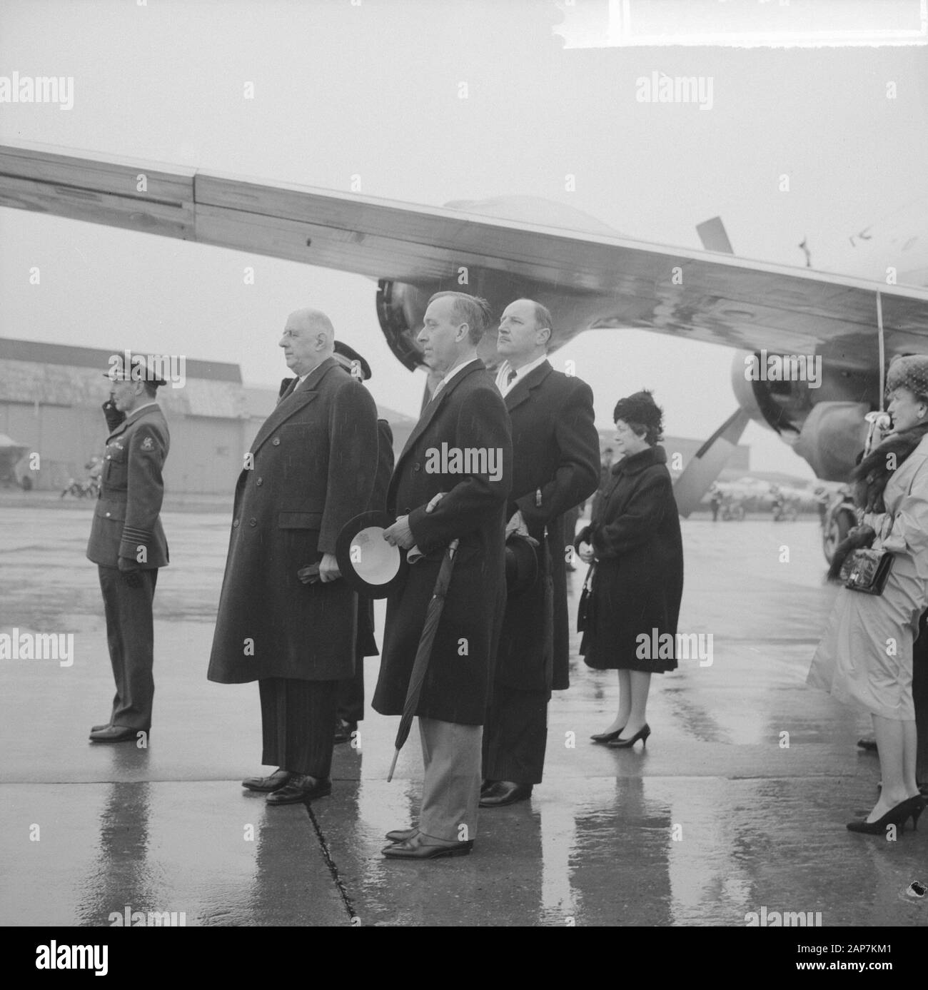 Besuch Präsident De Gaulle in die Niederlande. De Gaulle, Baron Lynden, Luns und Frau De Gaulle Datum: 16 März 1963 Ort: Niederlande Schlüsselwörter: visits Persönlicher Name: Baron Lynden, Gaulle, Charles de, Luns, J. UHR H., Luns, Joseph Stockfoto