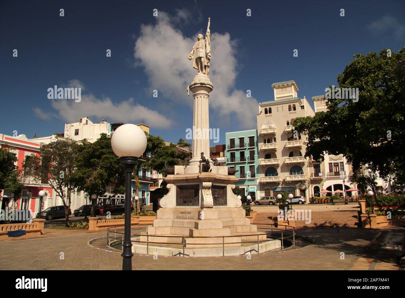 Die Plaza de Colon in San Juan, Puerto Rico, ist ein beliebter öffentlicher Park, der dem europäischen Entdecker Amerikas, Christoph Kolumbus, gewidmet ist Stockfoto
