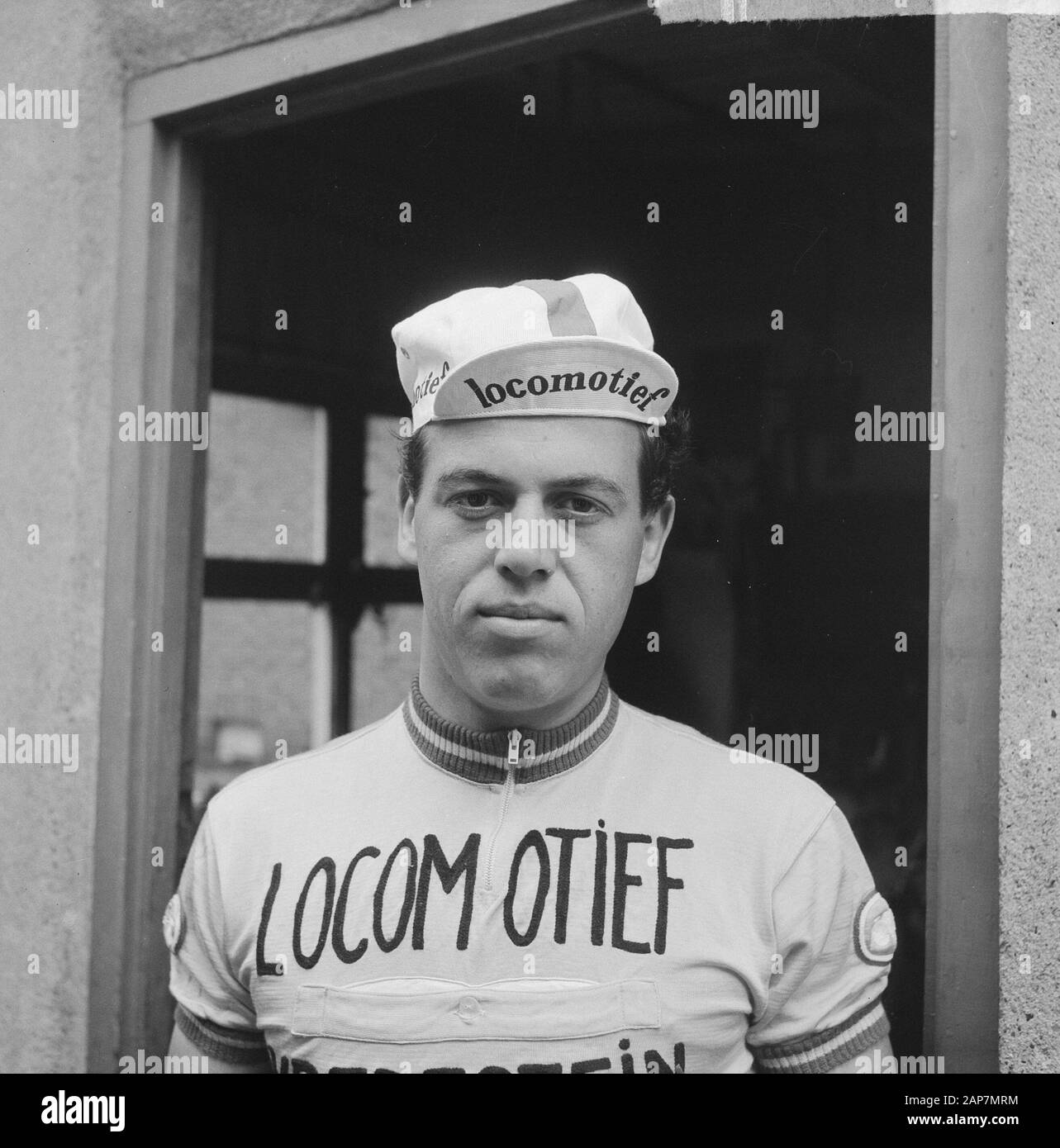 Teamleiter Sjefke Janssen und seine Jungs in Elsloo für die kleine Tour. (Tour de l'Avenir) Beschreibung: Bart Solaro Anmerkung: Cycling Team Lokomotive Vredestein. Bart Solaro (1939-2015) Datum: Juni 21, 1963 Ort: elsloo Schlüsselwörter: Porträts, Radfahren Persönliche Name: Solaro, Bart Stockfoto