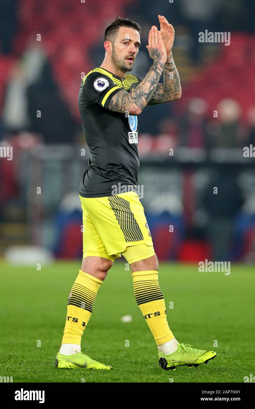 LONDON, ENGLAND - 21. JANUAR Southampton vorwärts Danny Ings dank der Southampton Fans nach der Premier League Match zwischen Crystal Palace und Southampton an Selhurst Park, London am Dienstag, den 21. Januar 2020. (Credit: Jon Bromley | MI Nachrichten) nur die redaktionelle Nutzung. Credit: MI Nachrichten & Sport/Alamy leben Nachrichten Stockfoto