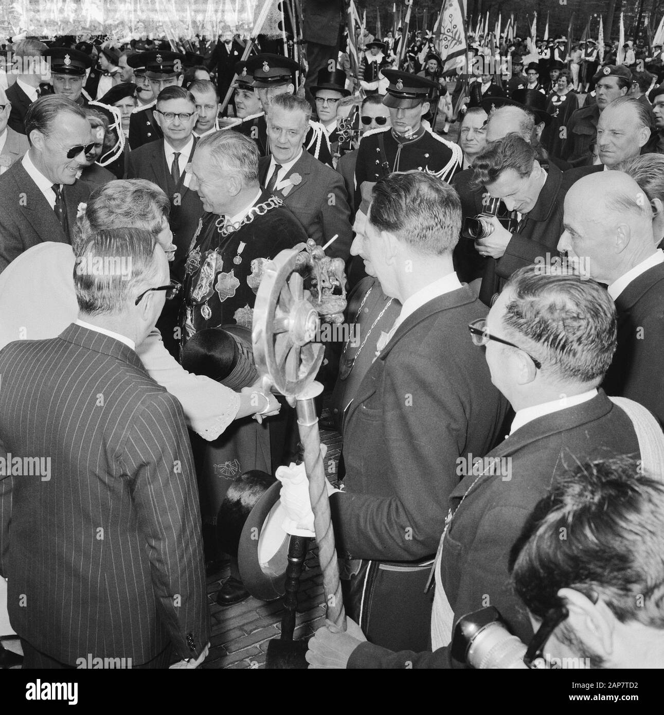 Defile Soestdijk, Prins Bernhard Datum: 30. April 1964 Ort: Soestdijk, Utrechter Schlüsselwörter: Defiles Personenname: Bernhard, Fürst Stockfoto