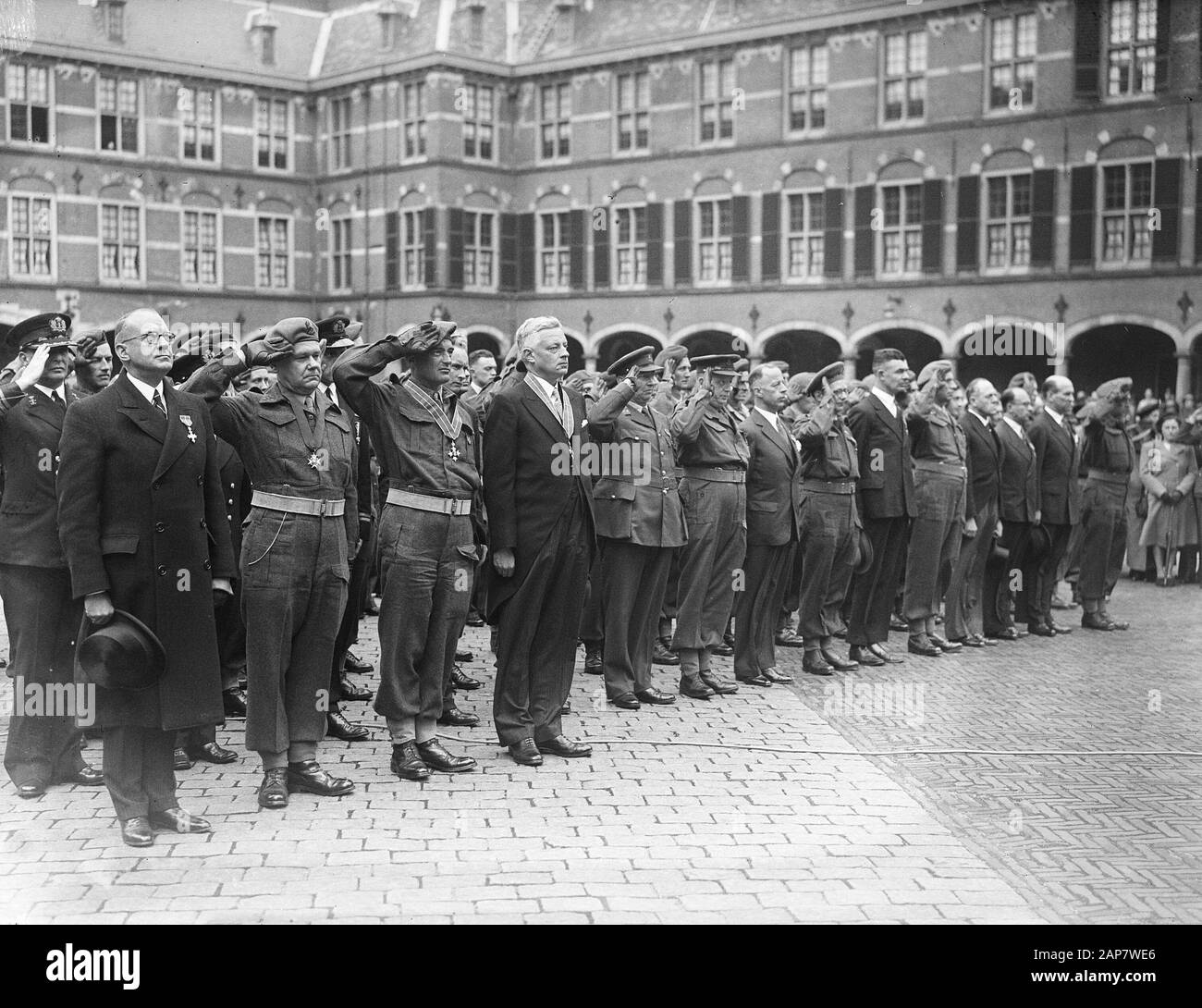 Dekorationszeremonie A. Sir Neville Datum: 6. Juni 1946 Schlüsselwörter: Dekorationen, Auszeichnungen Stockfoto