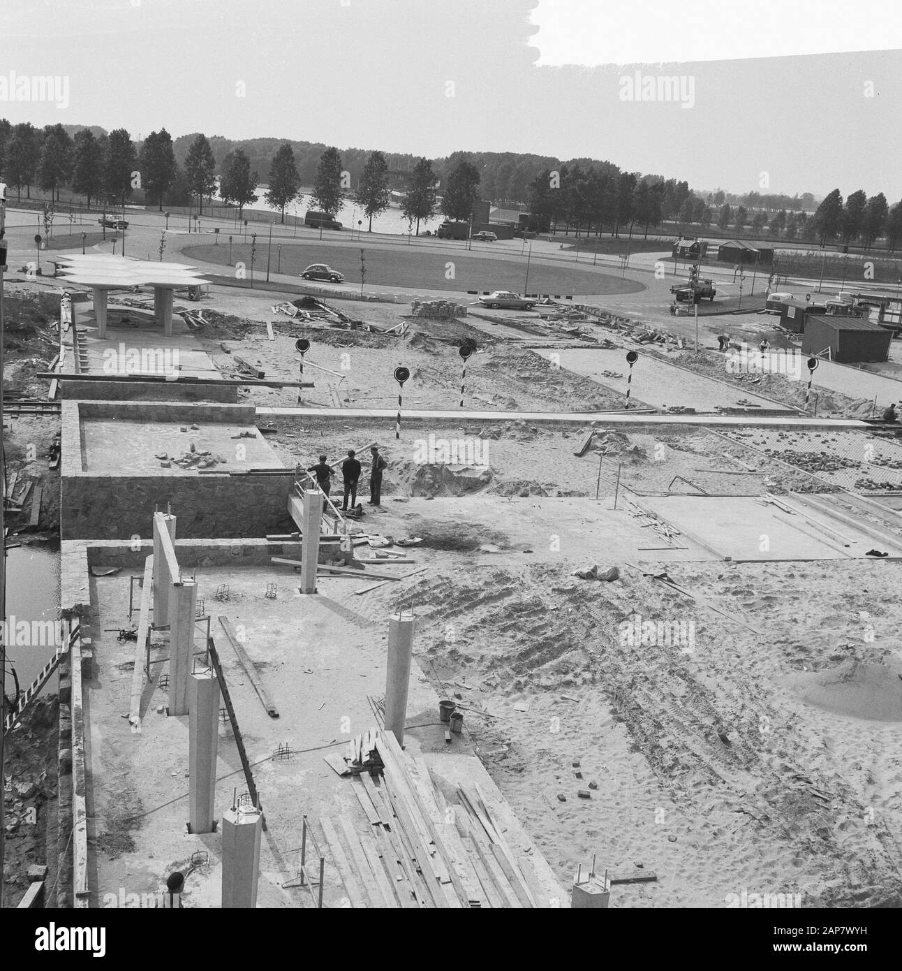 Brücke für die Ruder-Europameisterschaften Bosbaan Datum: 2. Juli 1964 Ort: Amsterdam, Amsterdamse Bos, Bosbaan, Noord-Holland Schlagwörter: Ruder-Meisterschaften, Brücken Stockfoto