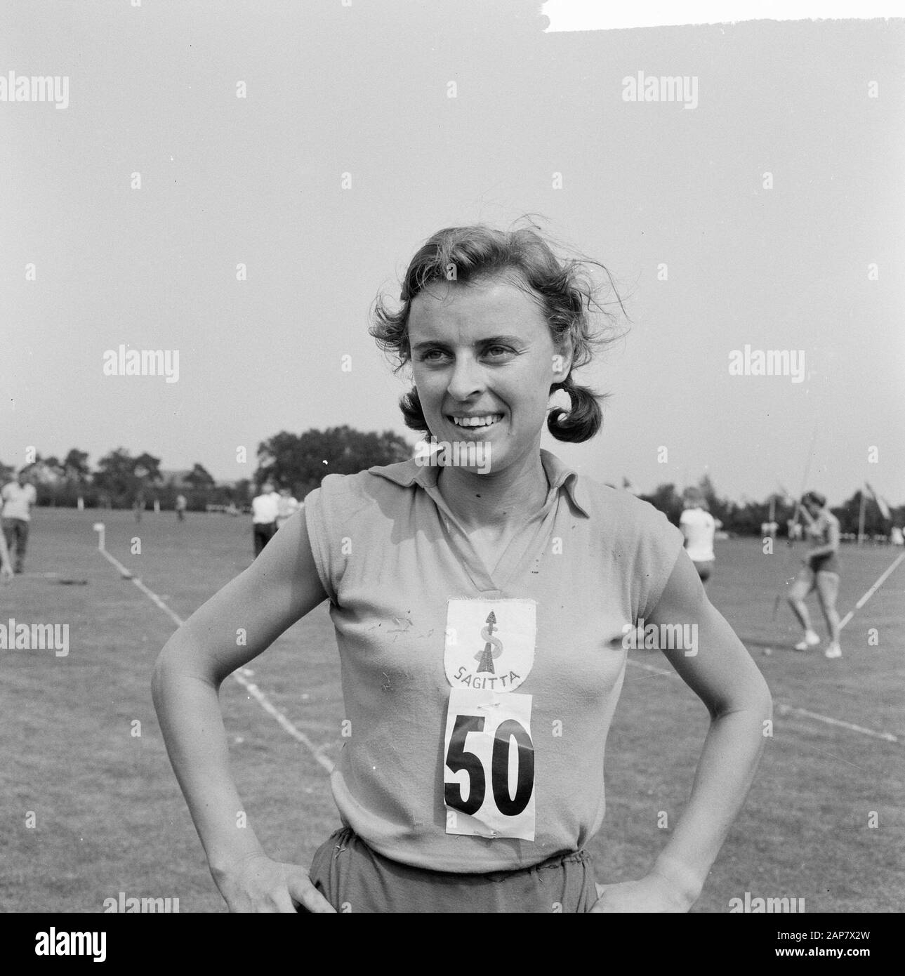 Frauen Doppel-Meisterschaften Leichtathletik in Apeldoorn, Tilly van der Sword (800 Meter) Datum: 26. Juli 1964 Ort: Apeldoorn, Gelderland Schlagwörter: Leichtathletik, Porträts, Sportname: Schwert Tilly van der Stockfoto