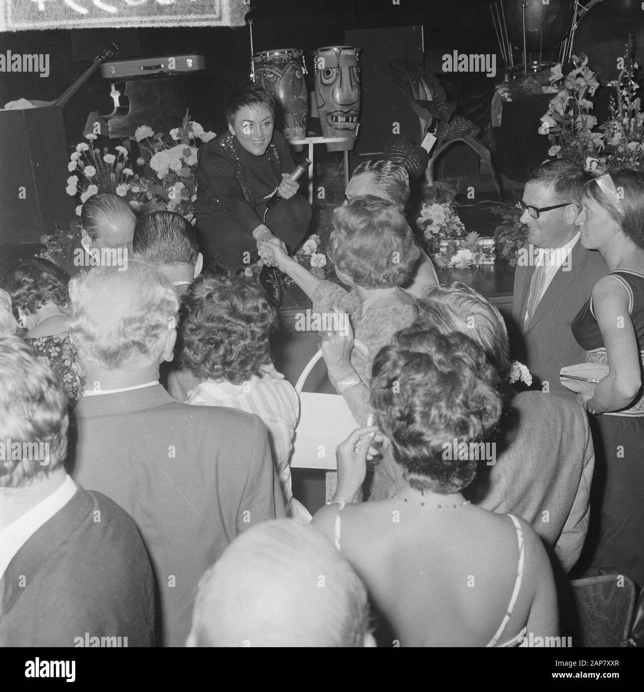 De Rika Jansen One Woman Show im Rembrandttheater Amsterdam Datum: 20. Juli 1964 Ort: Amsterdam, Noord-Holland persönlicher Name: Jansen, Rika Institutionname: Rembrandt Theatre Stockfoto