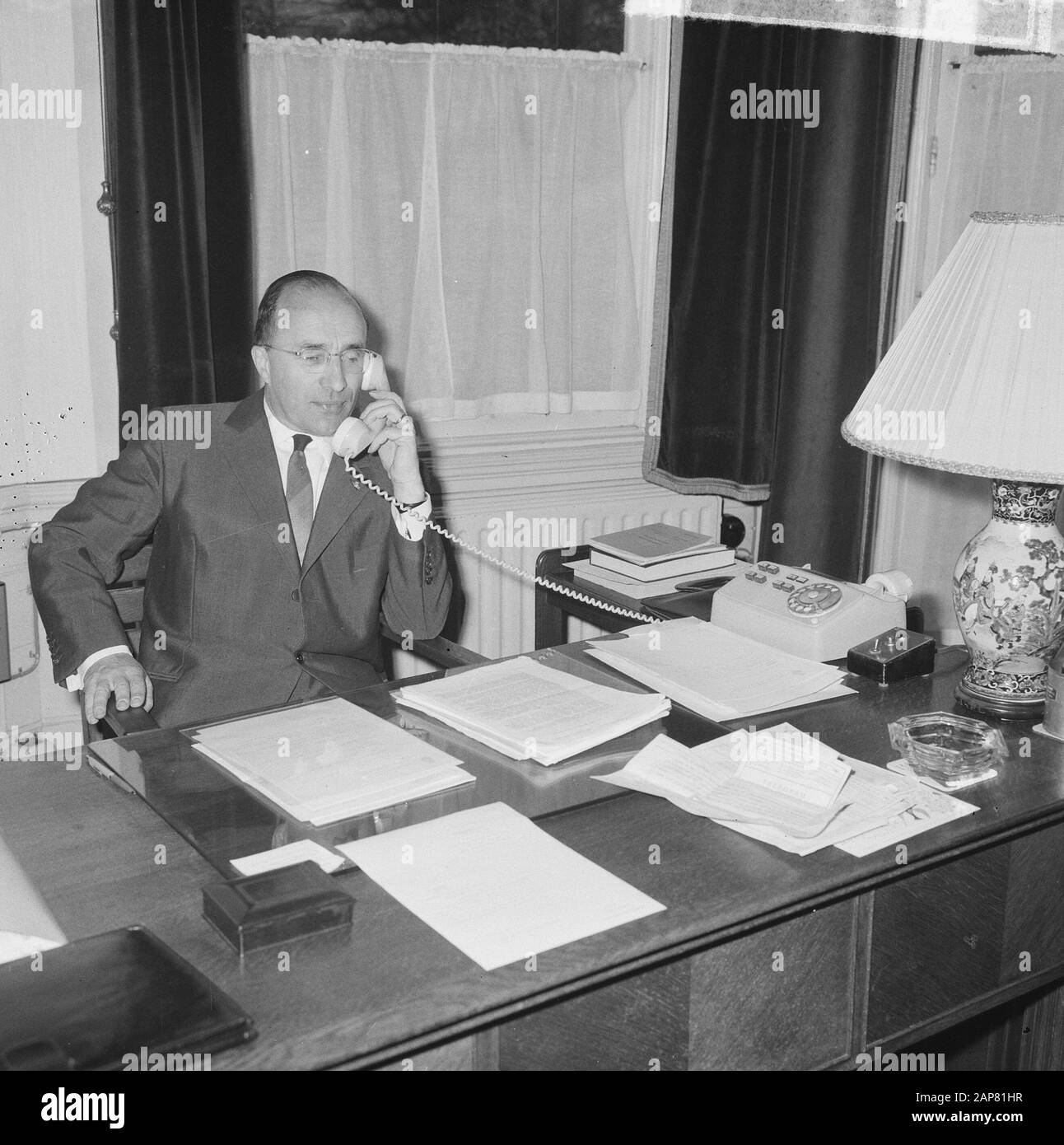 Die Kabinettskrise, herr. CALs Datum: 16. März 1965 Schlüsselwörter: KABINETSCRISIS Personenname: CALs, Jo Stockfoto