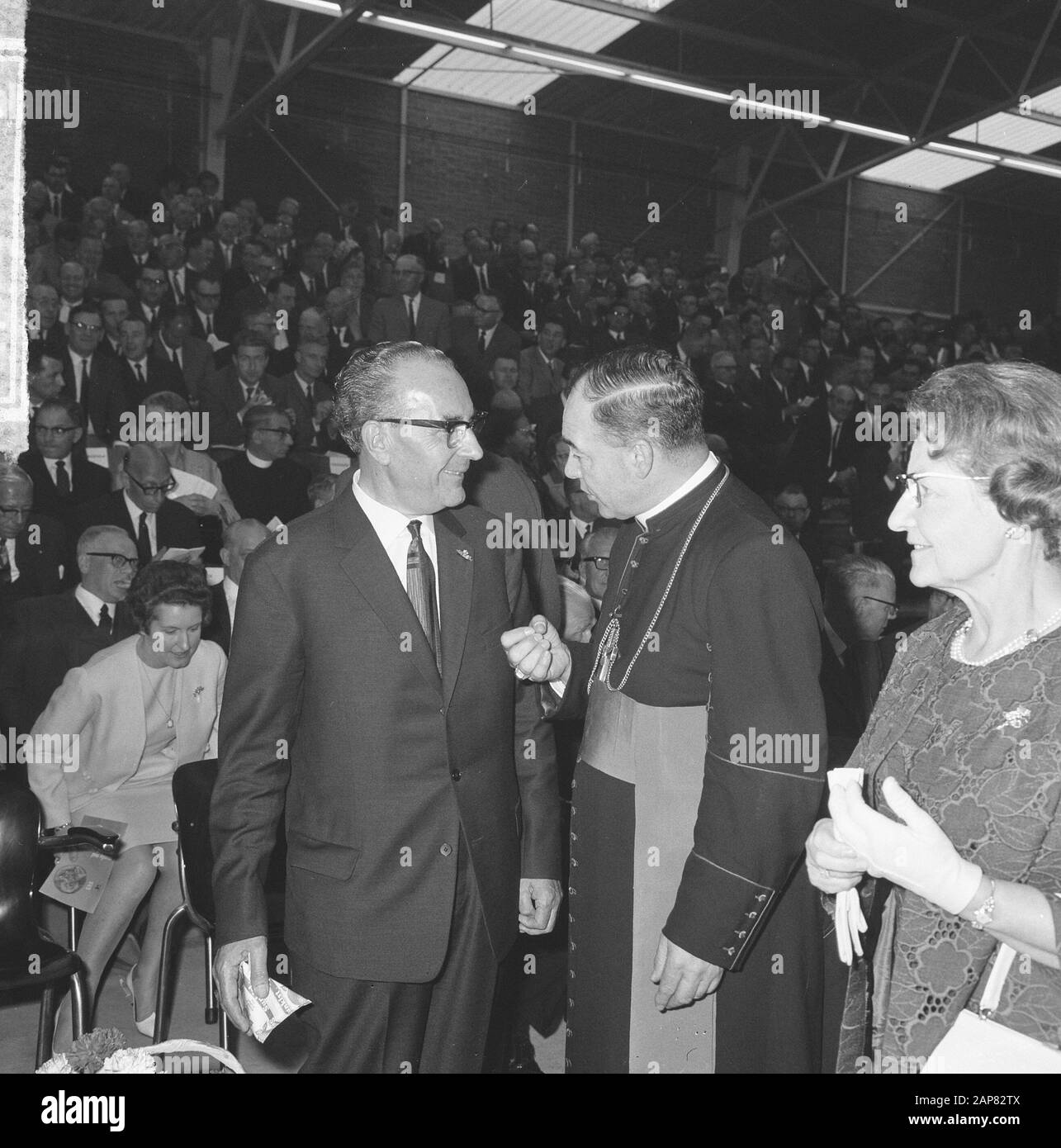 Afscheid van dr. H. J. van Doorne in Eindhoven Datum: 26. Mai 1965 Ort: Eindhoven Stichwörter: AFSELF Personenname: Dr. H. J. van Doorne Stockfoto