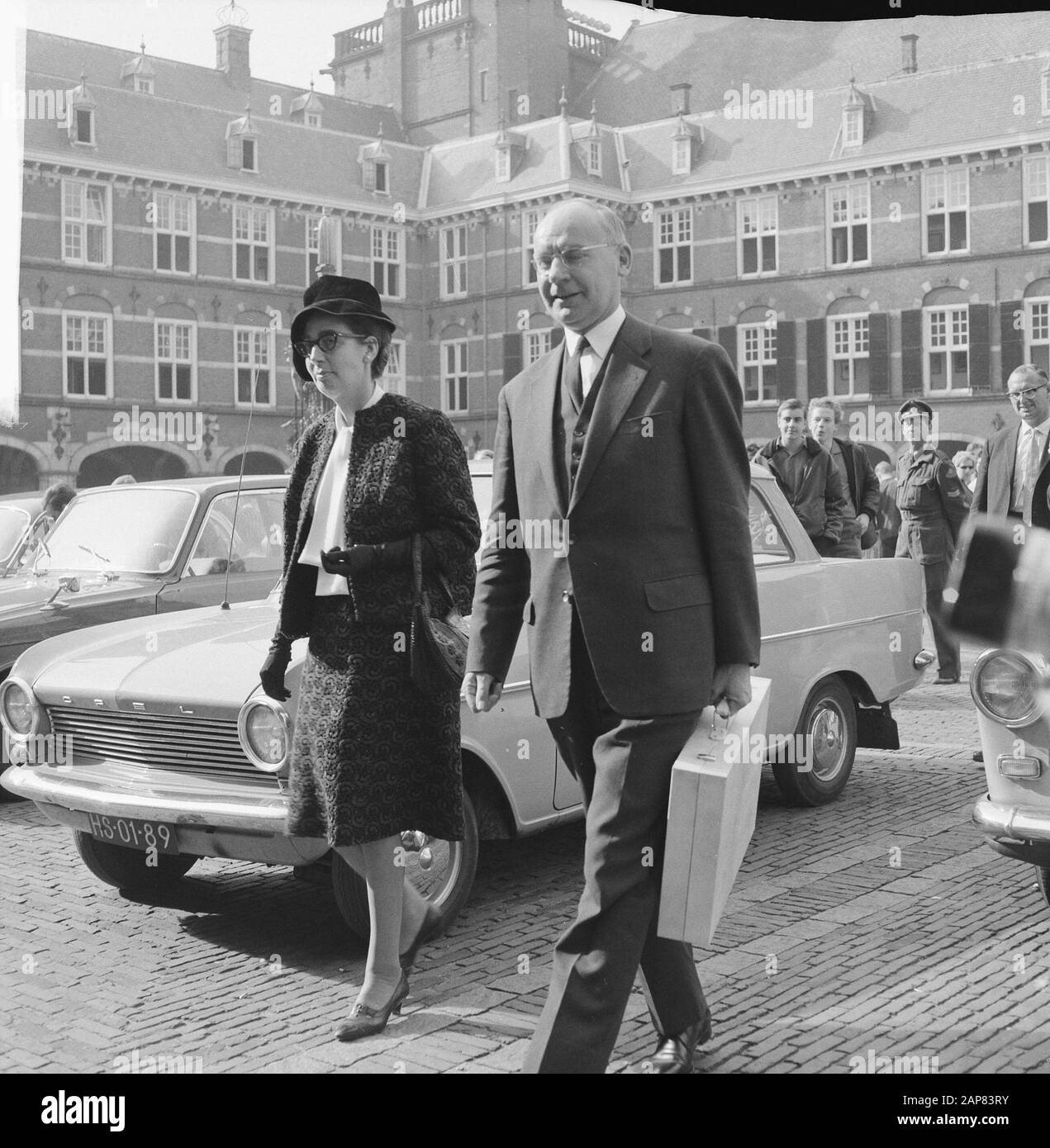 Dritter Dienstag im September, Minister Vondeling und Ehefrau Datum: 21. September 1965 Schlagwörter: Frau persönlicher Name: Vondeling, Anne Stockfoto